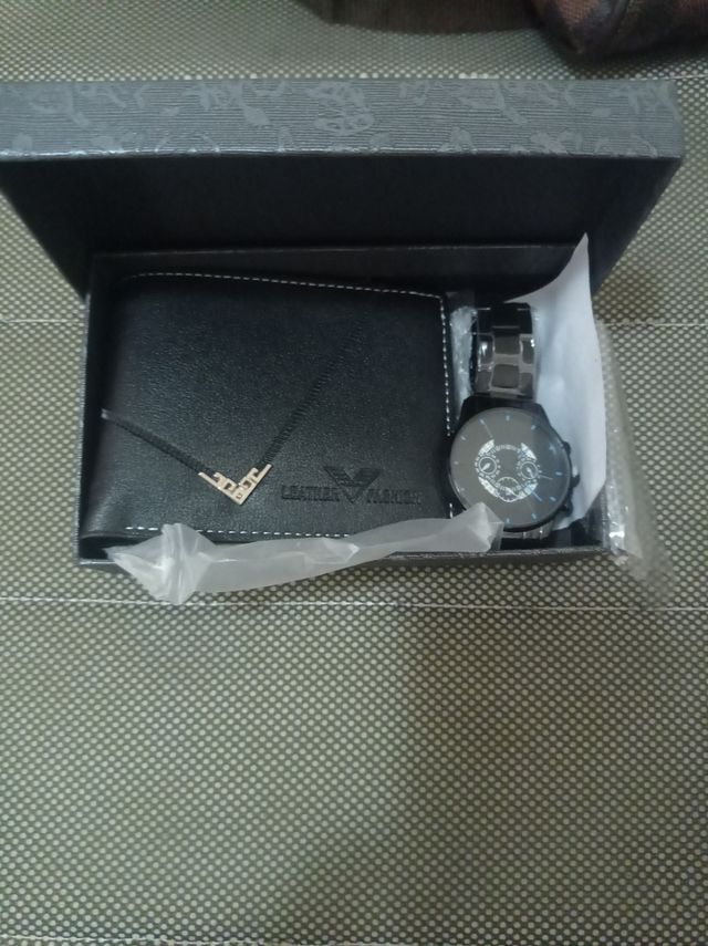 Conjunto Cartera Cuero y Reloj Negro/Dorado