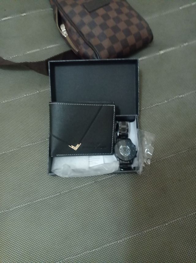 Conjunto Cartera Cuero y Reloj Negro/Dorado