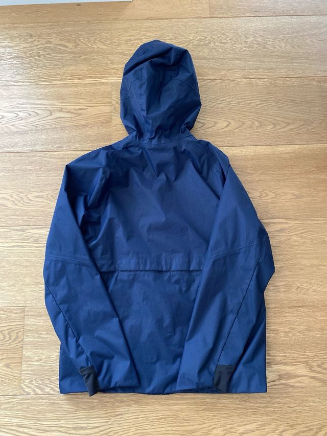 Chubasquero azul Decathlon