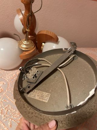 Lámpara de madera y cristal