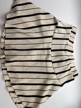 Falda pantalón corta con rayas 
