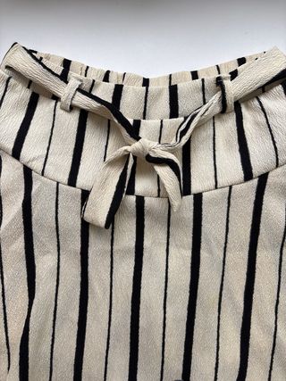 Falda pantalón corta con rayas 
