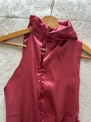 Vestido fiesta fresa satinado talla XS