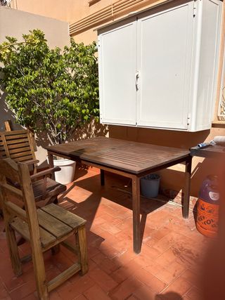 Mesa de jardín de madera