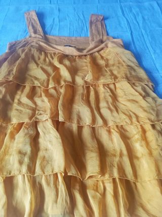 Blusa naranja con volantes