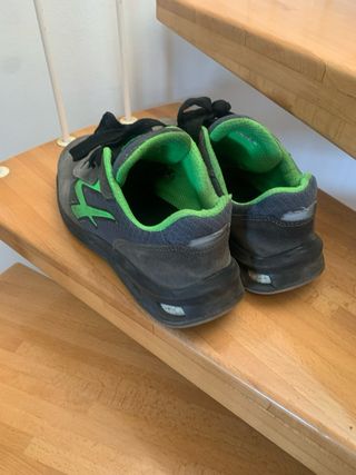 Zapatos de seguridad grises y verdes U POWER