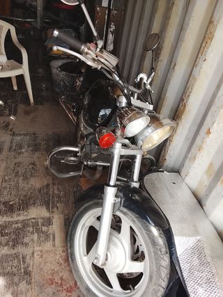 Moto Kymco venox 250 negra