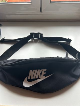 Riñonera Nike Negra