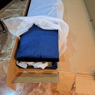 Cama Matrimonio 140x200 de terciopelo azul.