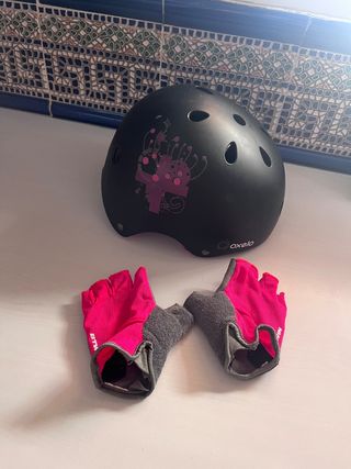 Casco y guantes de bici para niña
