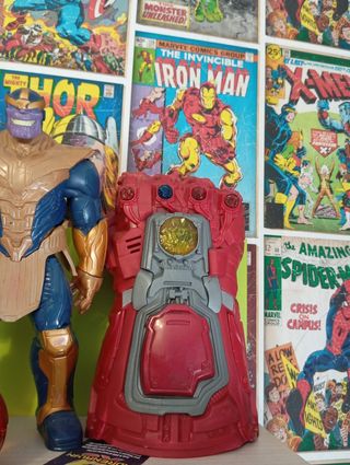 Muñecos Marvel - Thanos y Guantelete