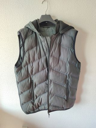 Chaleco Zara Verde Oliva con Capucha
