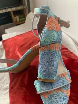 Zapatos Roberto Botella bordados