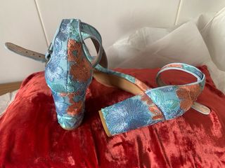 Zapatos Roberto Botella bordados