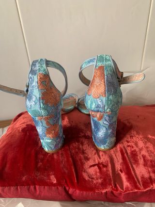 Zapatos Roberto Botella bordados