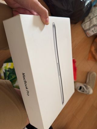Caja MacBook Pro 13”
