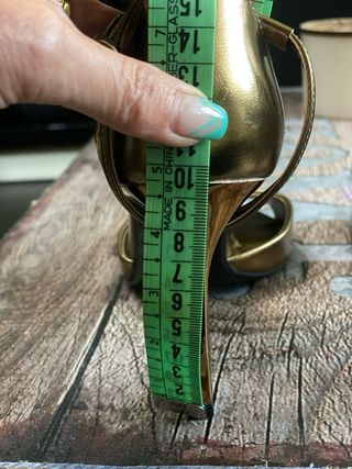 Zapatos Zara tacón oro talla 40