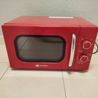Microondas Mandine Rojo.