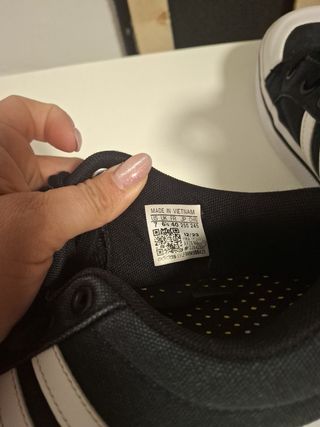 Zapatillas Adidas Negras y Blancas