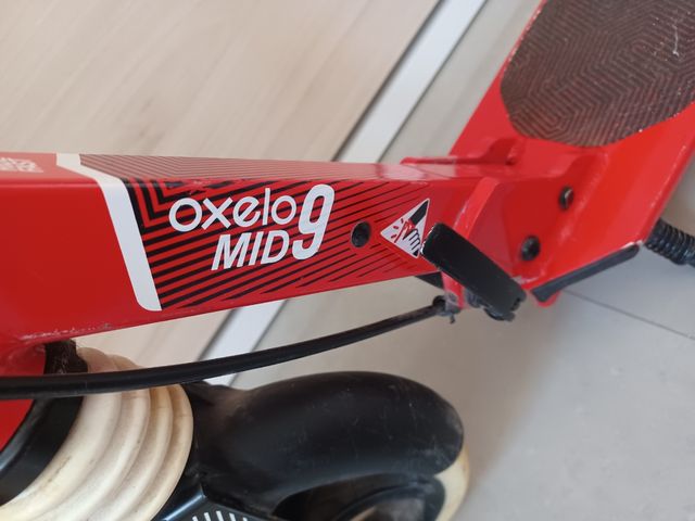 Patinete rojo plegable