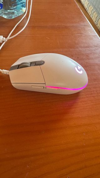 Ratón Gaming Logitech G203 con cable. Blanco y RGB