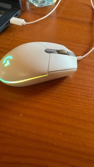 Ratón Gaming Logitech G203 con cable. Blanco y RGB