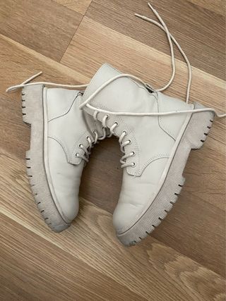 Botas blancas para niñas