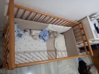 Cuna de madera para bebé con colchon viscoelástica