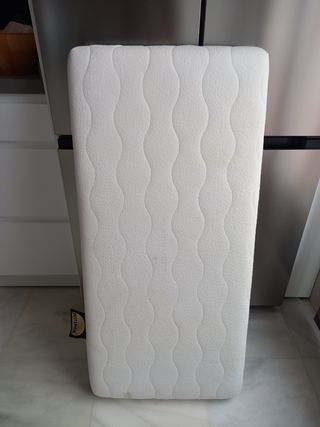 Cuna de madera para bebé con colchon viscoelástica