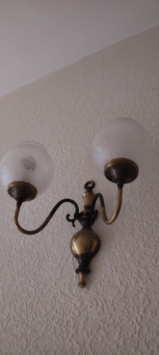 Apliques de luz dorados y transparentes