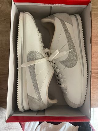 Nike Cortez Blancas y Plateadas Mujer