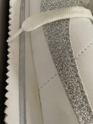 Nike Cortez Blancas y Plateadas Mujer