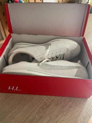 Nike Cortez Blancas y Plateadas Mujer