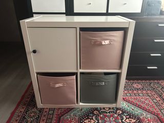 Estantería Ikea con 3 cestos y puerta