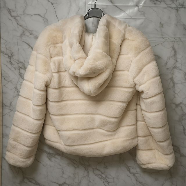 Giacca corta in pelliccia sintetica Zulki beige