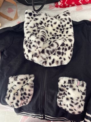 Chaqueta niña negra con capucha dalmata