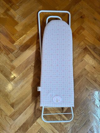 Tabla de planchar y plancha de juguete