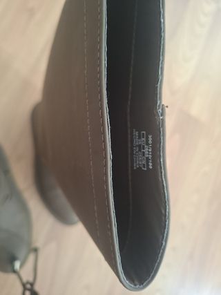 Botas altas marrones Zara, son como de plástico