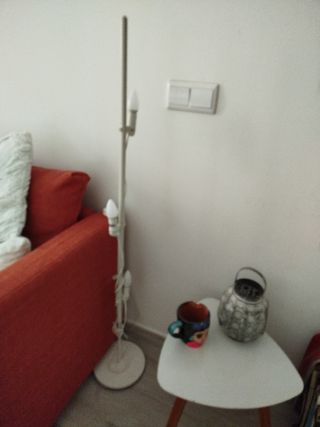 Pie de lámpara con bombillas. Falta tulipa papel