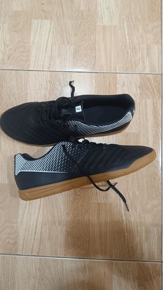 Zapatillas de fútbol sala Decathlon negras