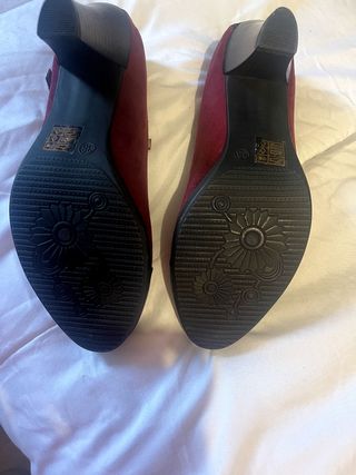 Zapatos de sra. tacón 2 negros  y 2 granates  n°38