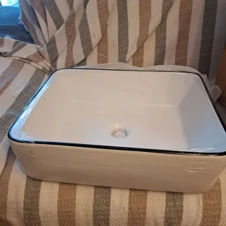 Mueble cajonero y lavabo encimera cerámico.