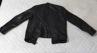 Cazadora cuero hombre Benetton negra