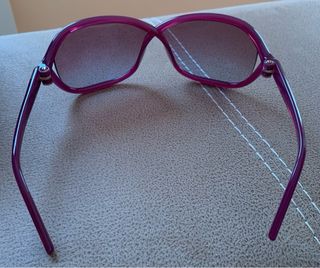 Gafas de sol moradas