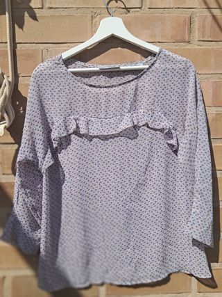Blusa estampada con volantes
