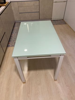 Mesa extensible cristal templado y metal