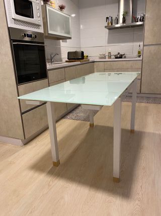 Mesa extensible cristal templado y metal