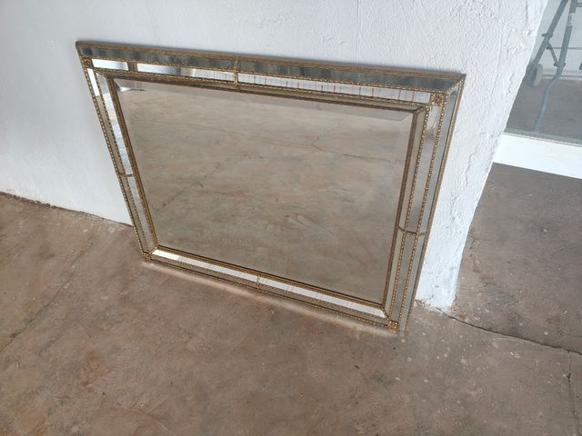 Espejo de pared dorado y plateado