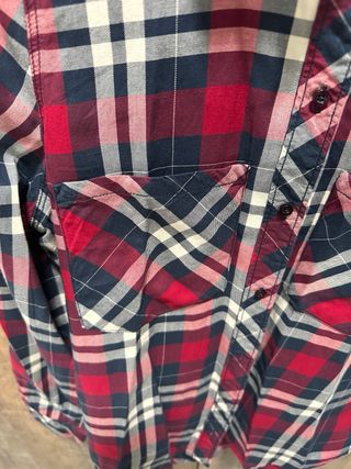 Camisa de cuadros roja y azul