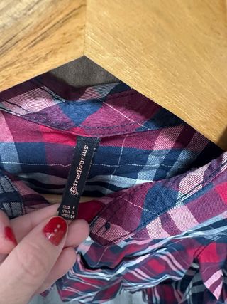 Camisa de cuadros roja y azul